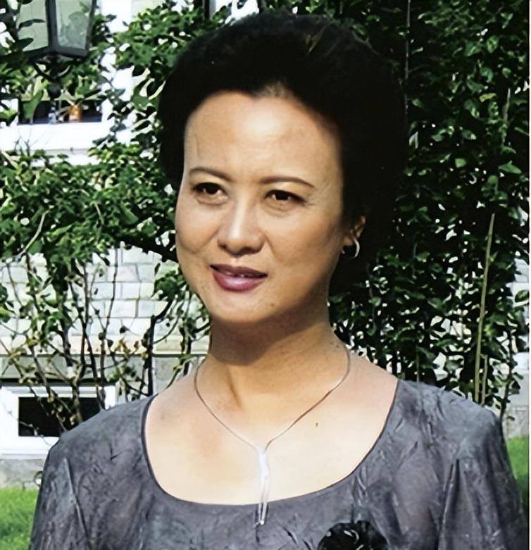 柏寒:父母和丈夫接连离世,57岁她也撒手人寰,一生比黄连还苦_母亲