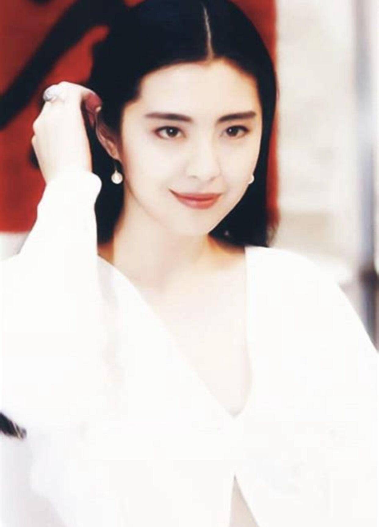 王祖贤和齐秦因为唱歌结缘,两个人分分合合七年,最终分手.