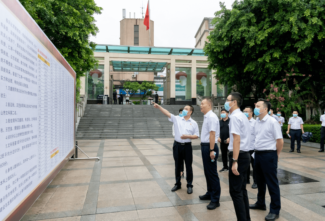 王嶽一行深入仁壽一中南校區,鰲峰小學,實驗中學,長平初中,城北第二