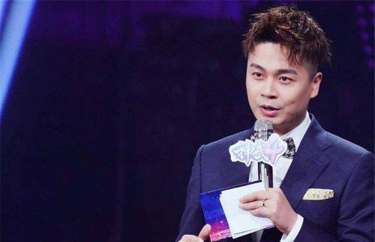 谣言一出两人都有出来澄清过,沈涛在一场出镜中说到费费只是他的徒弟