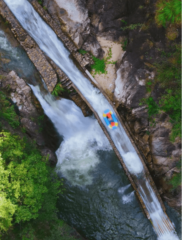 地址:福建邵武市云灵山景区内集"雄,奇,险,秀,幽"于一身,整条溪流婉蜒