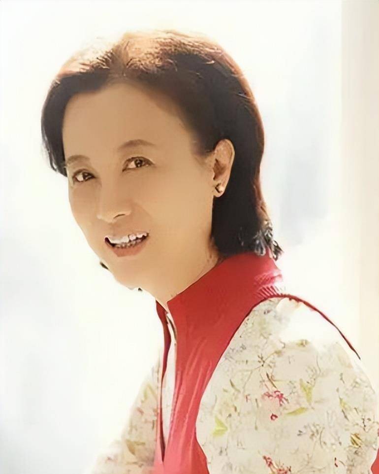 柏寒:父母和丈夫接连离世,57岁她也撒手人寰,一生比黄连还苦_母亲