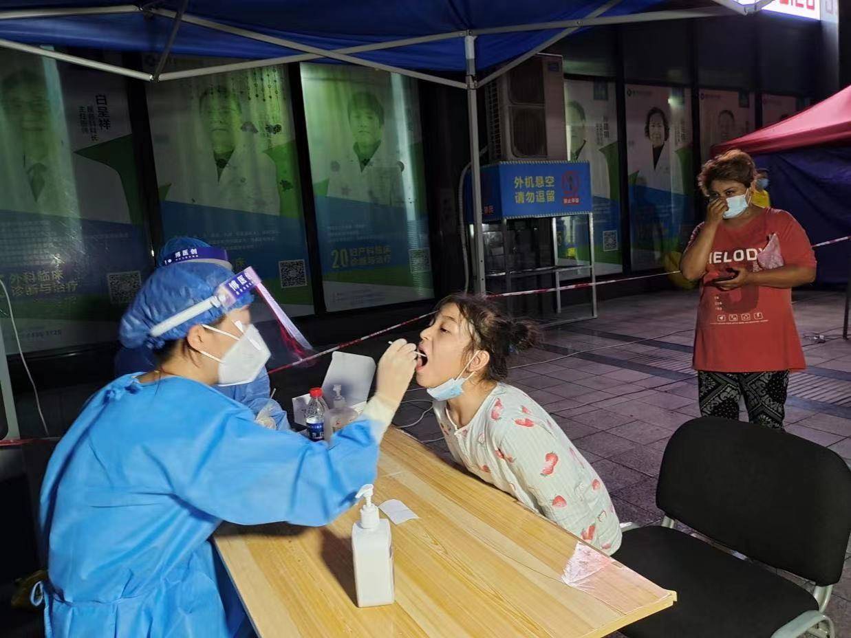 重庆颐宁医院:挺身勇当抗疫先锋 托起百姓健康希望_核酸_社区_居民