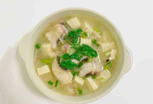 【金针菇鱼片豆腐汤的具体做法】