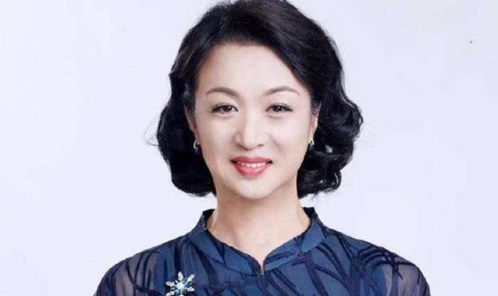 一身男装素颜出镜,做人真是太洒脱了!_造型_服装_性别