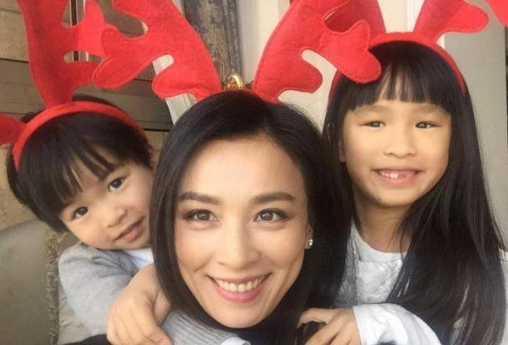 张庭30岁继子颜值真高!