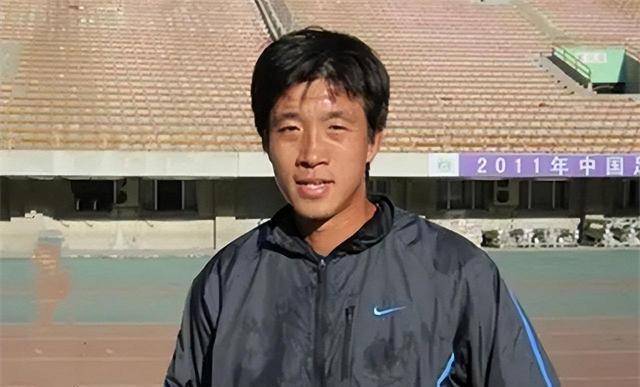 他曾经是国足"五虎"之一,如今却沦落为司机,前妻把他坑惨了_王圣_王媞