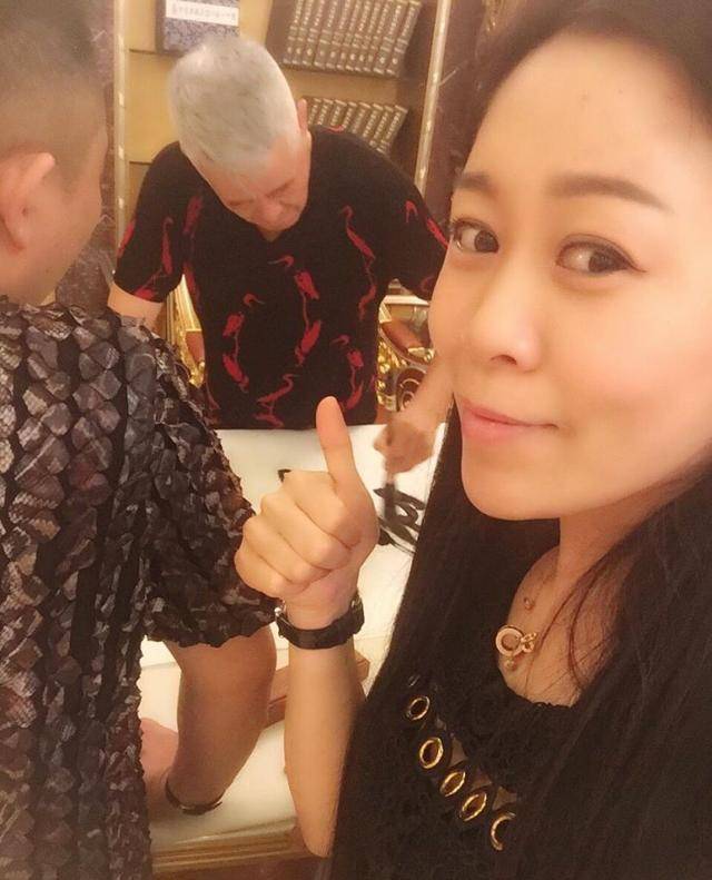 《乡村爱情》宋晓峰娇妻曝光,颜值超高赛网红,结婚12年不生孩子
