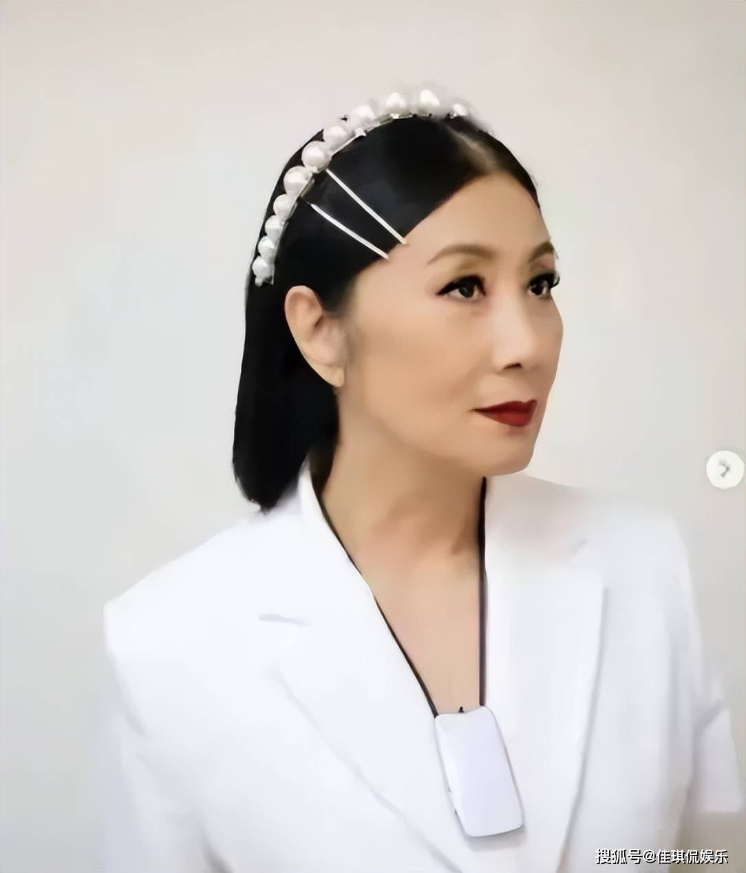 75岁汪明荃依然审美在线虽然脸上有了风霜却多了一些从容淡定