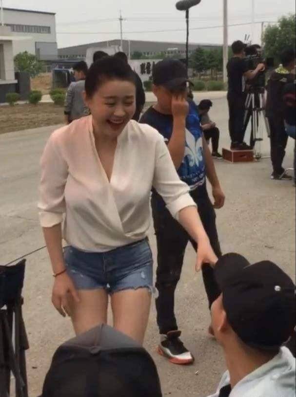 关婷娜:从化妆师到赵本山"御用老伴",靠的可不仅仅是好身材_娇娇_东北