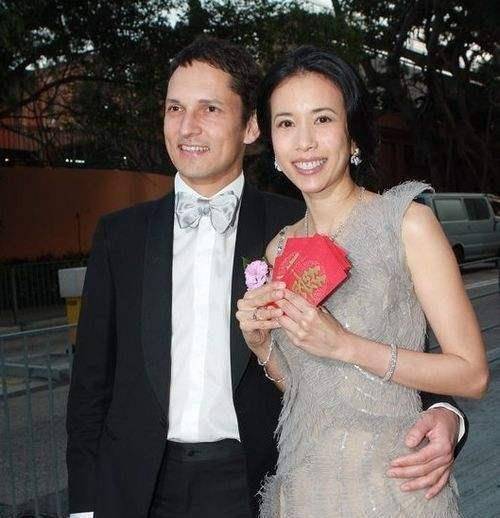 莫文蔚年过40终完婚,德国老公是其初恋,还是三个孩子的爸爸