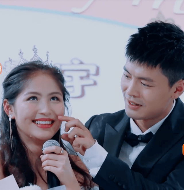 宁桓宇瞒着周安琴把她最好的闺蜜邀请来,在她闺蜜们和他兄弟们的见证