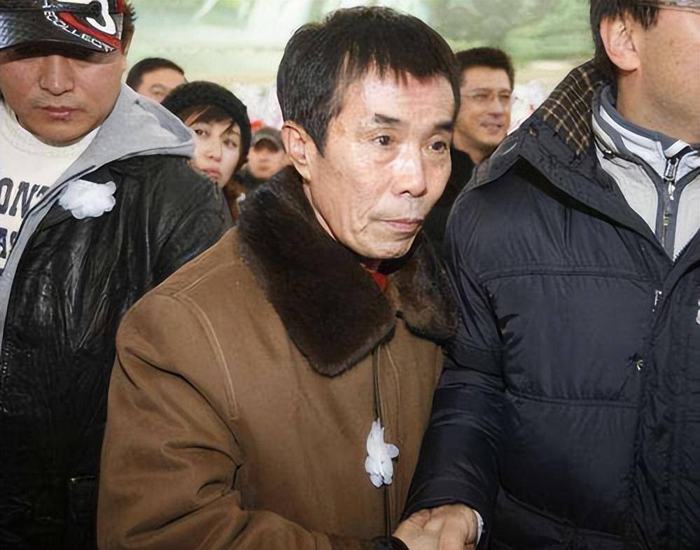 哭昏的何庆魁回到妻子身边,女儿的坚守让人动容_表演_张艳茹_创作