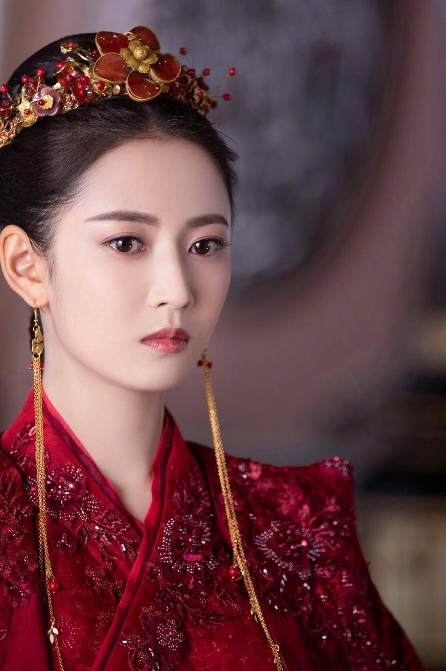 古装剧中,这7位92年出生的女星,既是"白月光"也是"朱砂痣"_古力娜扎