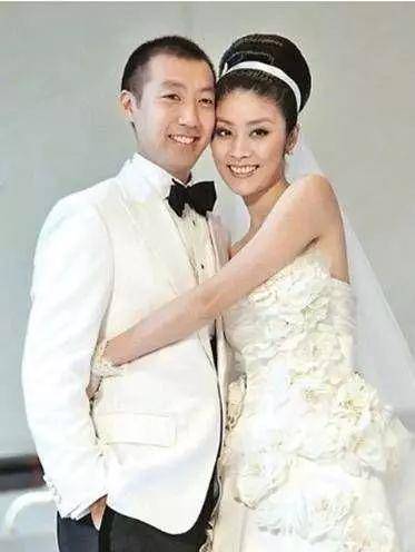 坠入了爱河可以说是门当户对,刘建浩毕业于国外加州是做丝带花生意的