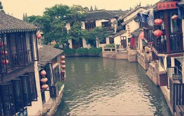 一座上海的千年古镇，被誉为东方威尼斯，还深受本地人的喜爱！