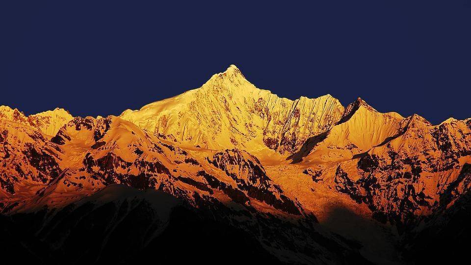 梅里雪山"普达措"藏语意为神助乘舟到达湖的彼岸,位于大香格里拉风景