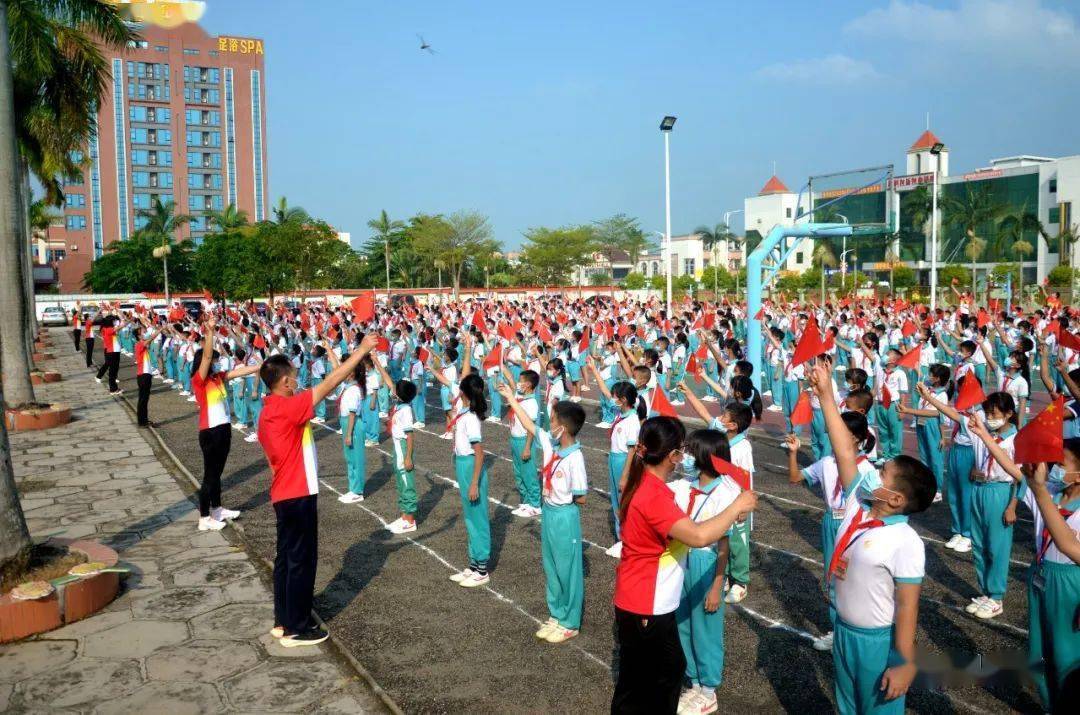 朝氣蓬勃的台山少年,就是那麼上鏡!_中國_中小學校_插圖