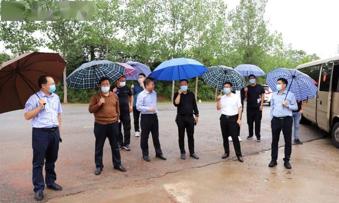 治理观摩组走进确山县,省住房和城乡建设厅村镇处副处长闫国平带队