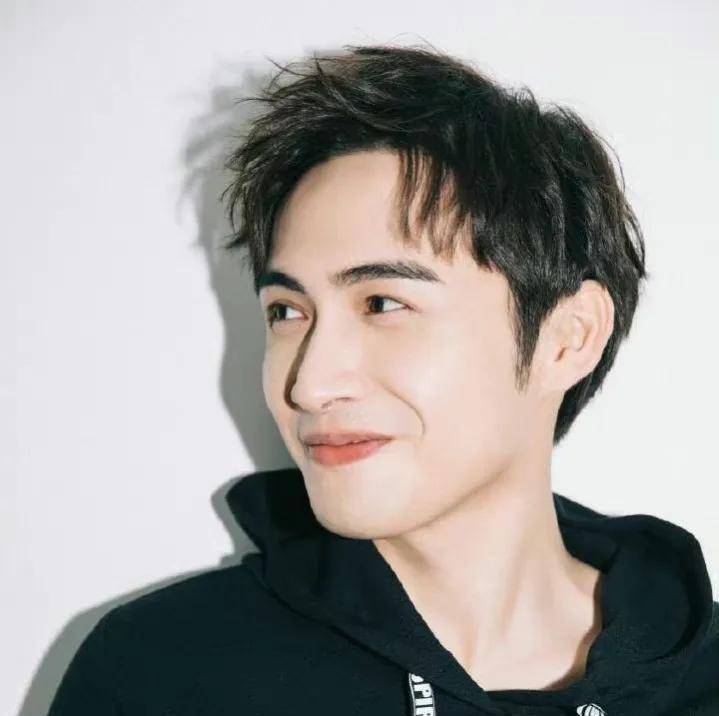 8位天生狗狗眼的男星,一眨眼不仅可爱到爆,观众缘还特别好_曾舜_自带