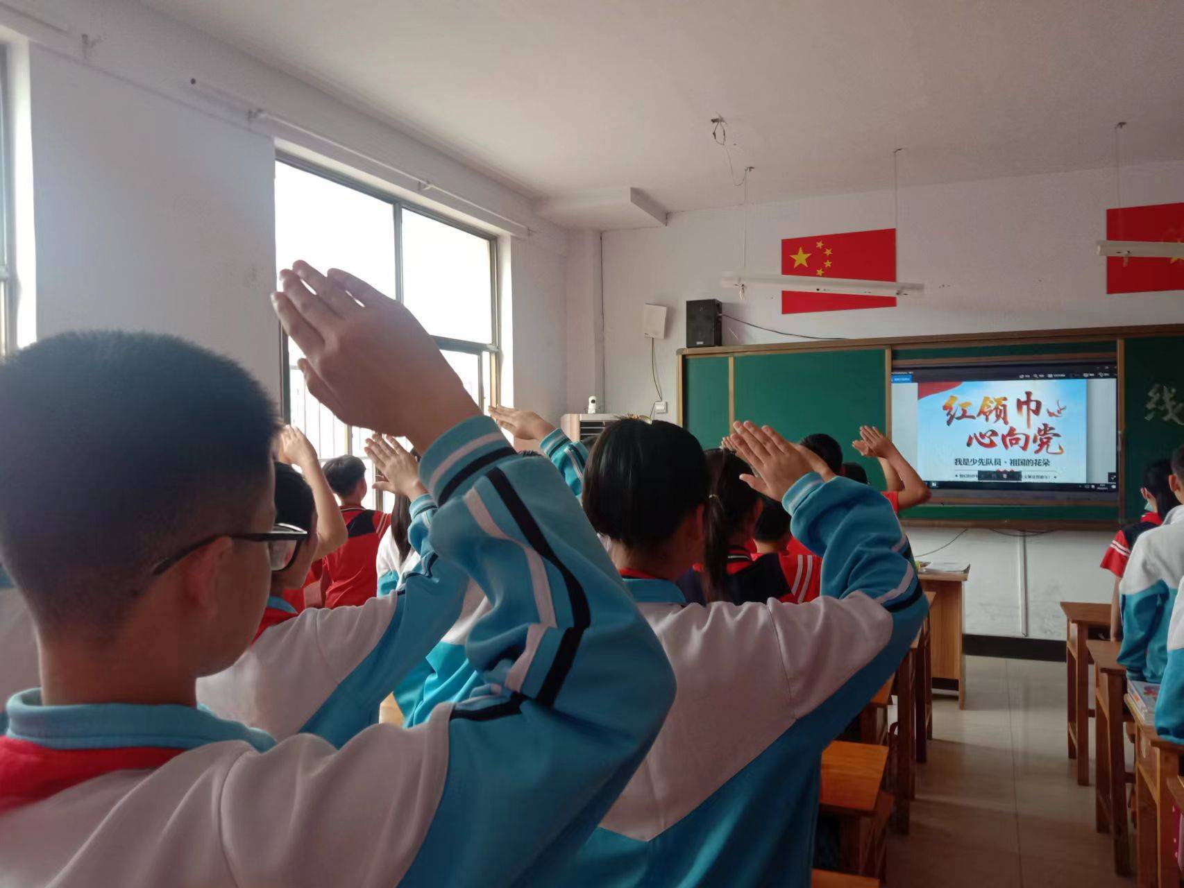 区教体局张主任全程参与,临沂朱陈小学纪现芸校长,刘文选主任陪同