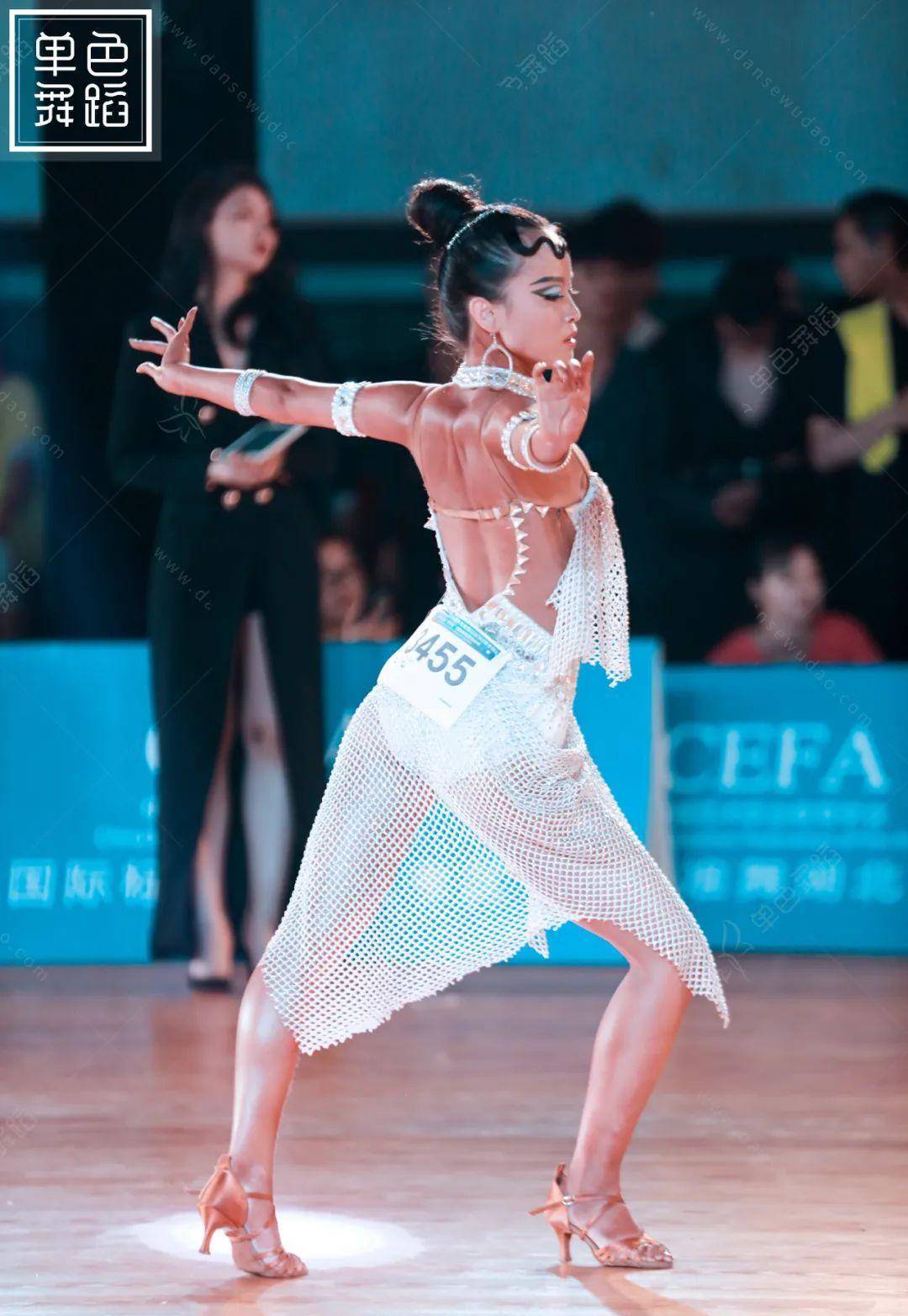 平均扭腰160次的舞蹈,可以练出s型曲线_拉丁舞_latin_dance