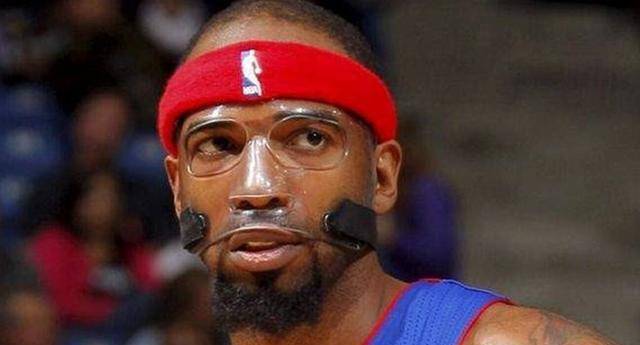 图看nba超帅面具侠:汉密尔顿将面具融为一体,欧文如中世纪杀手_黑色