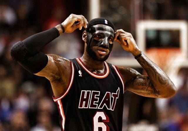 图看nba超帅面具侠:汉密尔顿将面具融为一体,欧文如中世纪杀手_黑色