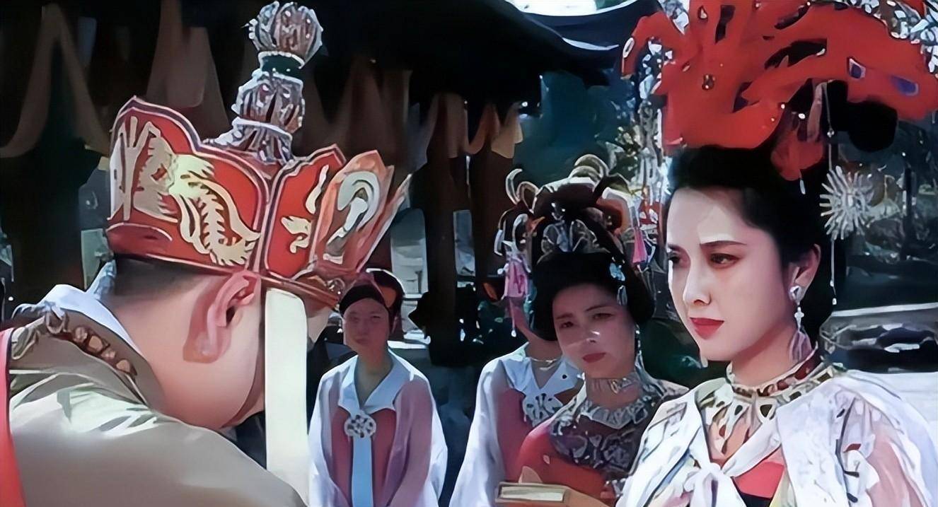 道别,她站在远处,看着唐僧的背影,眼中流露出悲伤,一种无法被爱的悲伤