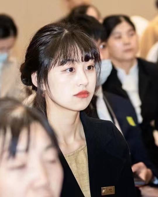 中文:王 菲英文:febe国籍:中 国民族:汉 族生日:8 ·23王菲女士荣誉