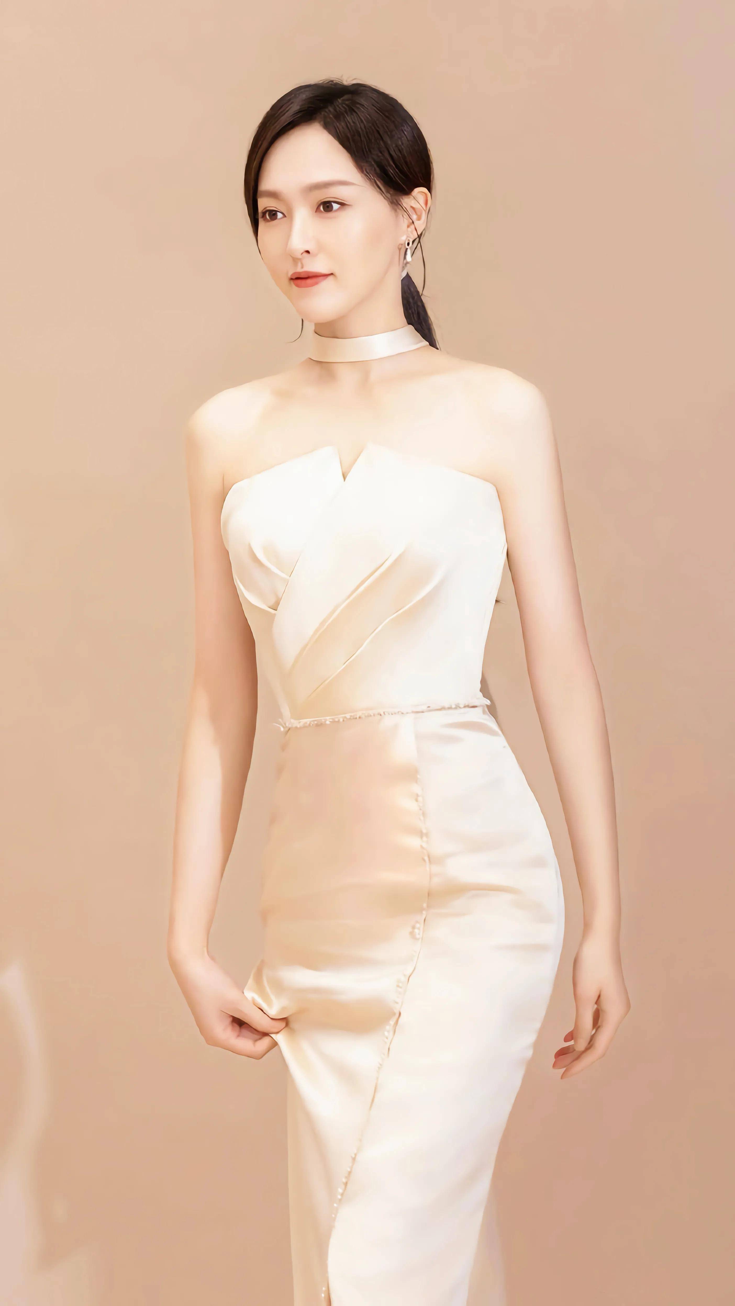 24k高清美人图(7)唐嫣「肤白貌美大长腿 明眸皓齿傻白甜」上25p