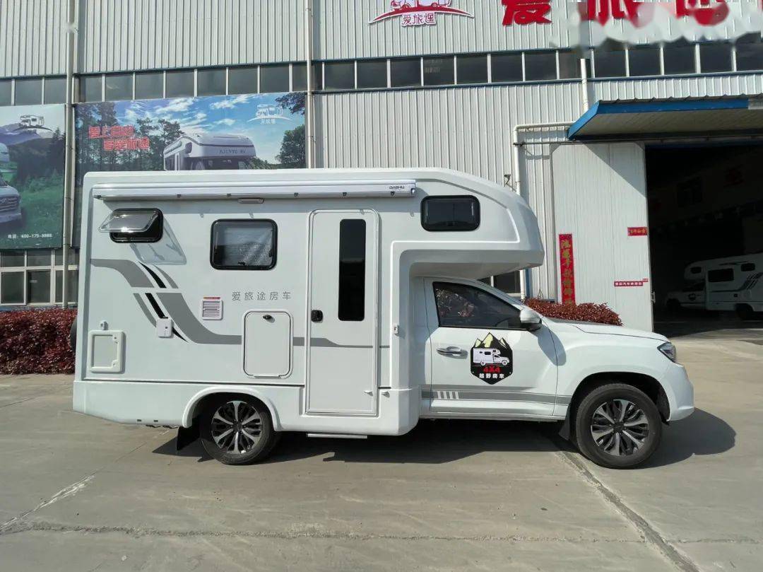 爱旅途2022款大通t70皮卡房车 要性能也要舒适度 四驱皮卡 纵床布局