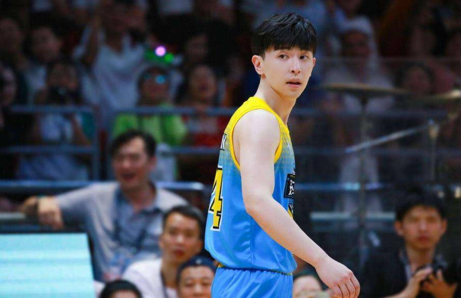 邓伦一直有着很强的运动天赋,这一点在《极限挑战》上也是有目共睹.