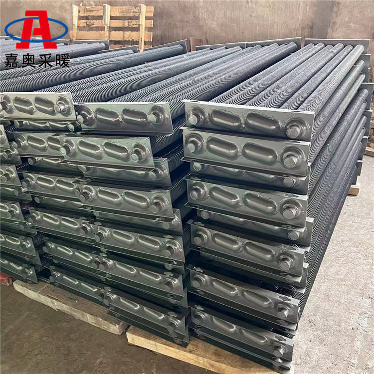 上有接口,散热片的横水道是铸钢整体横水道,无焊点焊缝,立水道是钢管