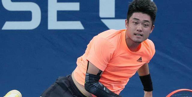 吴亦兵不敌世界第一,在比赛中首次创造历史,被外媒称赞_梅德韦杰夫_吴