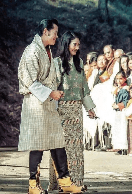 不丹国王有新欢冷落佩玛,最美王后变成怨妇脸,气质一落千丈