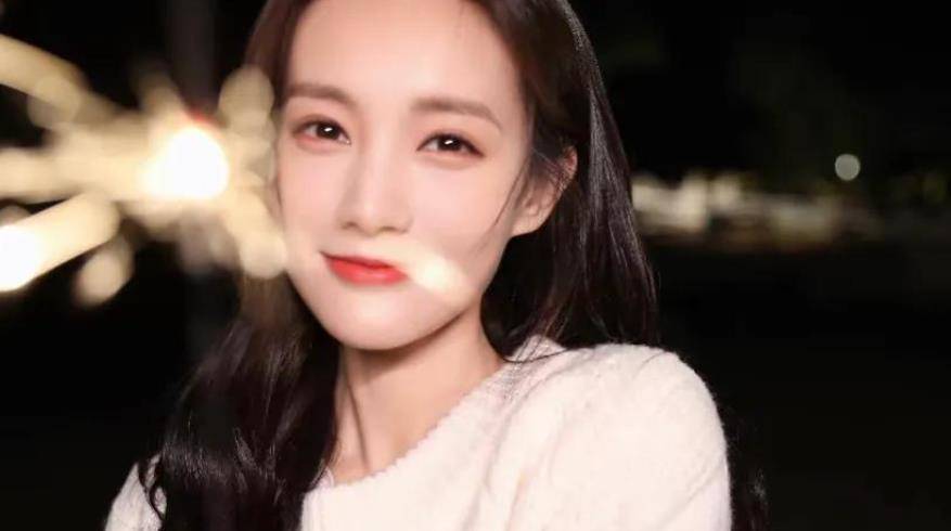 笑起来灵气逼人,甜如初恋,这5位女星的"笑眼"太勾人