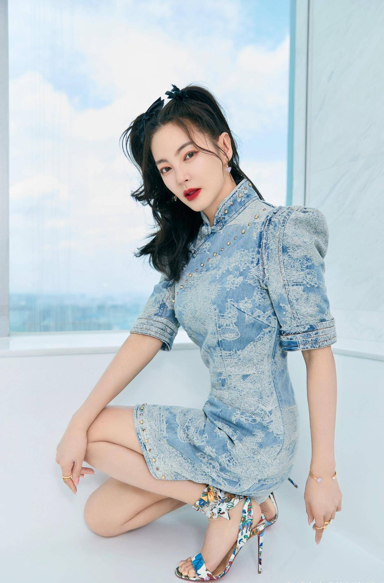 张雨绮时尚旗袍造型好美,修身设计好身材一览无遗,妥妥的女神范_进行