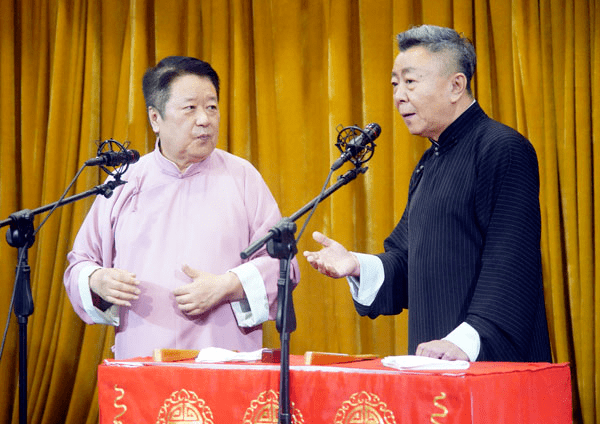 著名评书表演艺术家袁田,带领沈阳市鼎泰乐和艺术团演员王学江,李大平