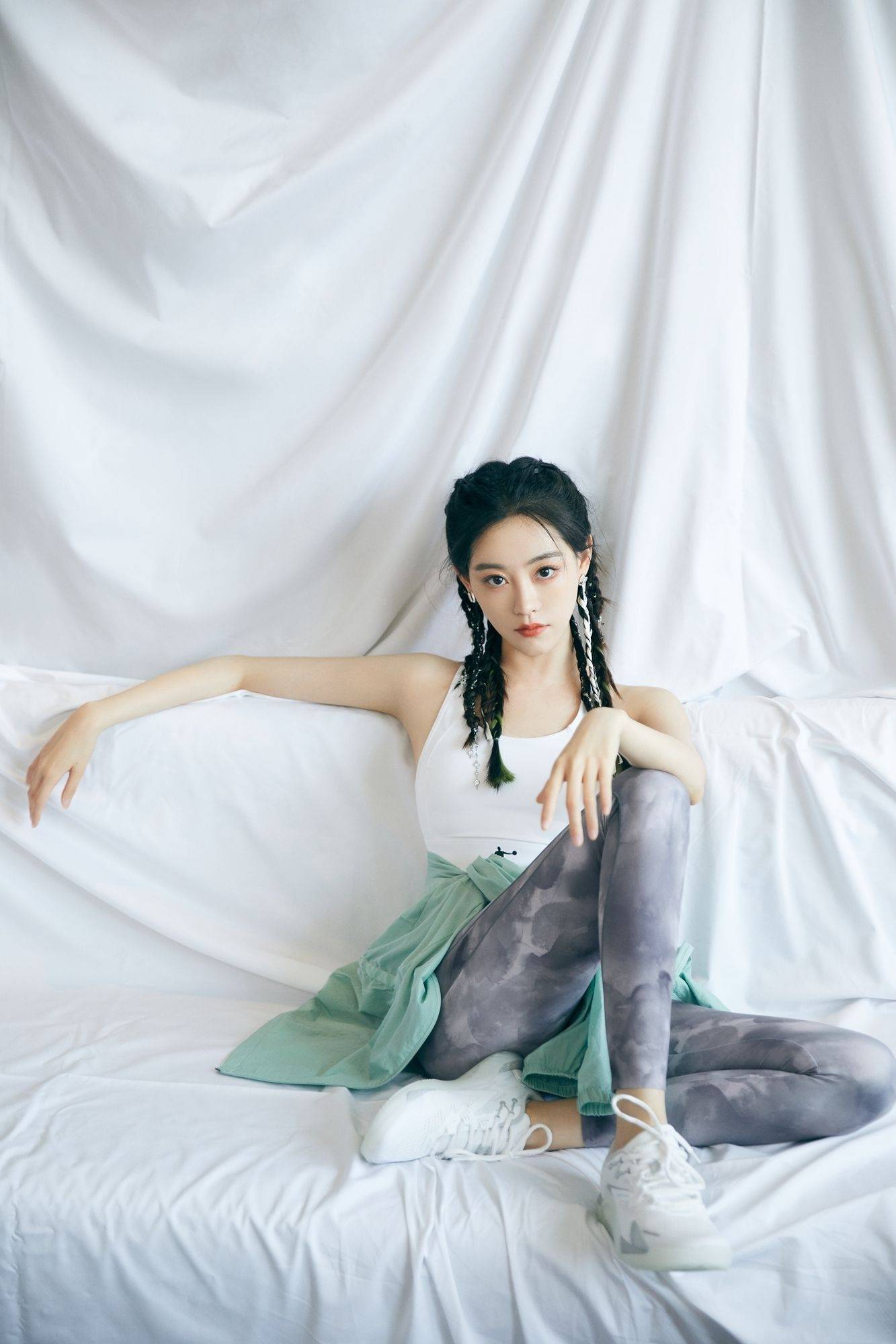 祝绪丹麻花辫运动装优雅写真_祝绪丹_写真