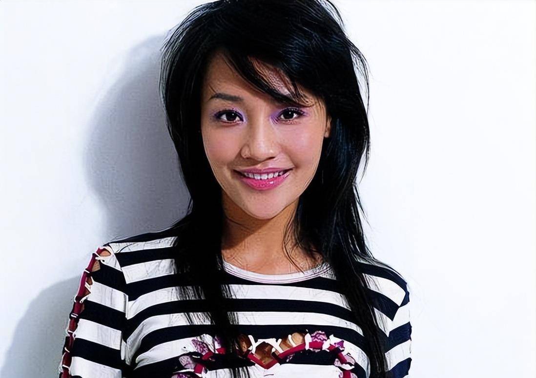 "三姨太"潘星谊:22岁走红,29岁撞碎鱼缸身亡,成父母余生之痛_父亲_一