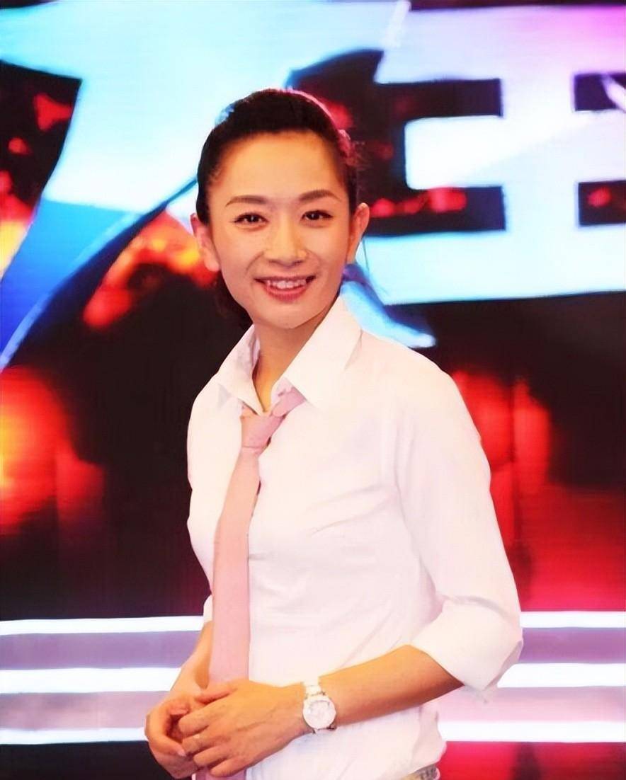 年少成名的著名主持人王芳,依然全身心投入工作,当了妈妈之后,她变成