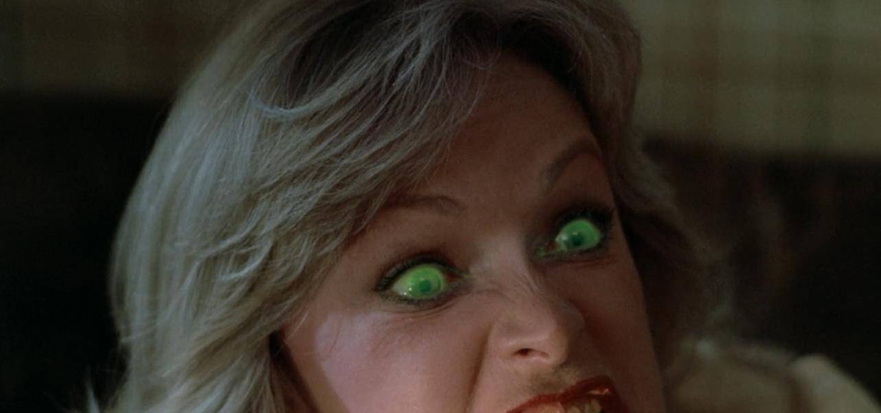 这女鬼有时很诱人,有时又太凶猛_苏珊_鬼魂_墓地