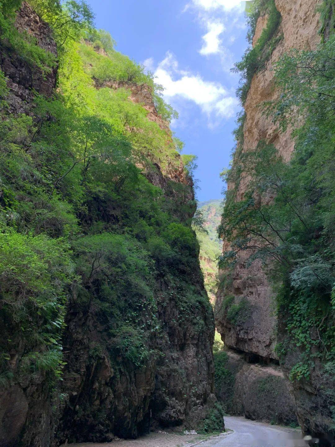 奇峰峭壁,幽谷深潭,一线天,天坑,瀑布……太震撼!_南石洋_微博_景区