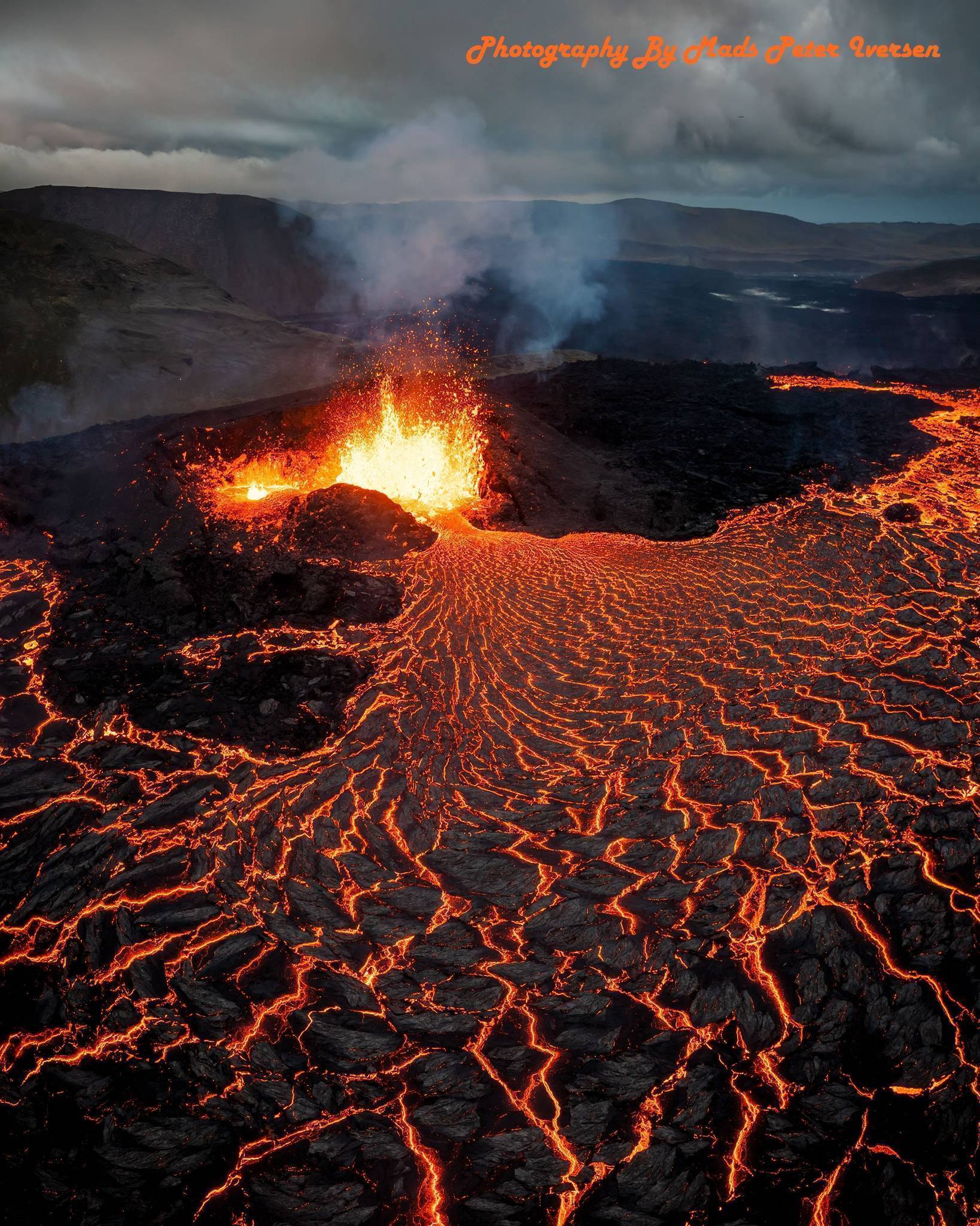 火山熔岩发电厂图片