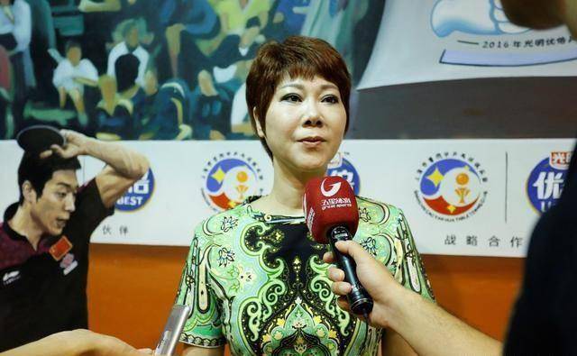 谈到三连冠,她说如果不让球我早实现了_曹燕华_童玲_比赛