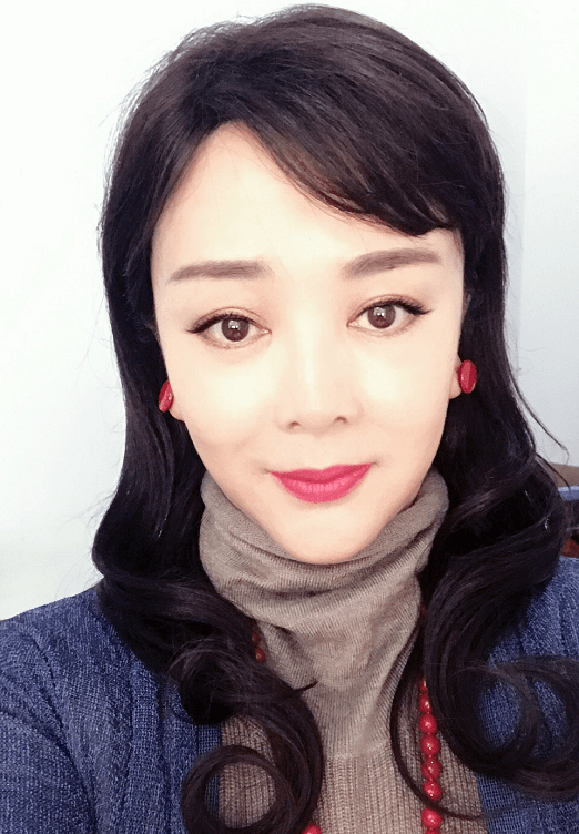 演员梁丽:从女一号到“通缉犯”,两婚两离,她的人生现状如何?_母亲_兰花花_事业