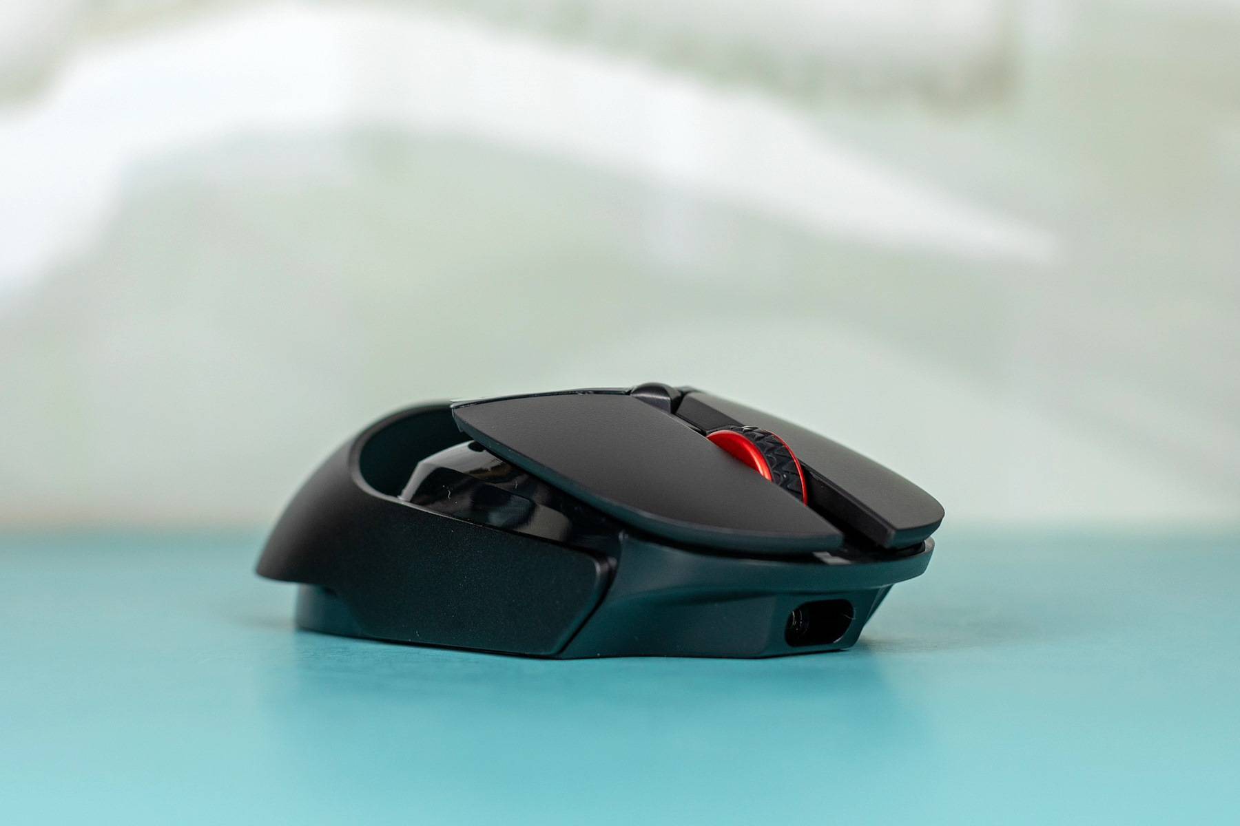 雷柏VT960S双模无线超跑游戏鼠标，酷炫的外观遮不住舒适的手感