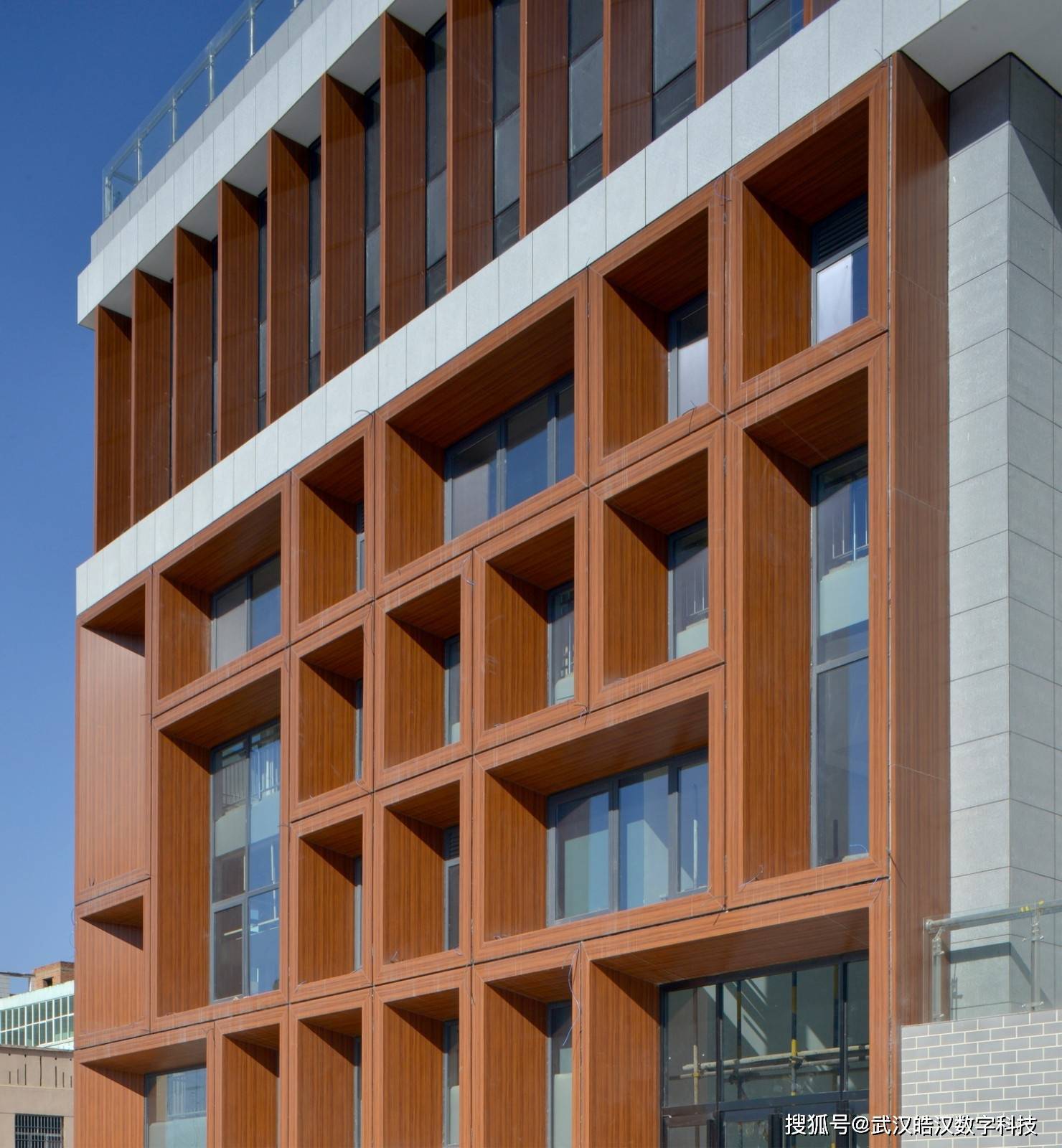 创造出丰富多彩,不乏趣味性的立面造型