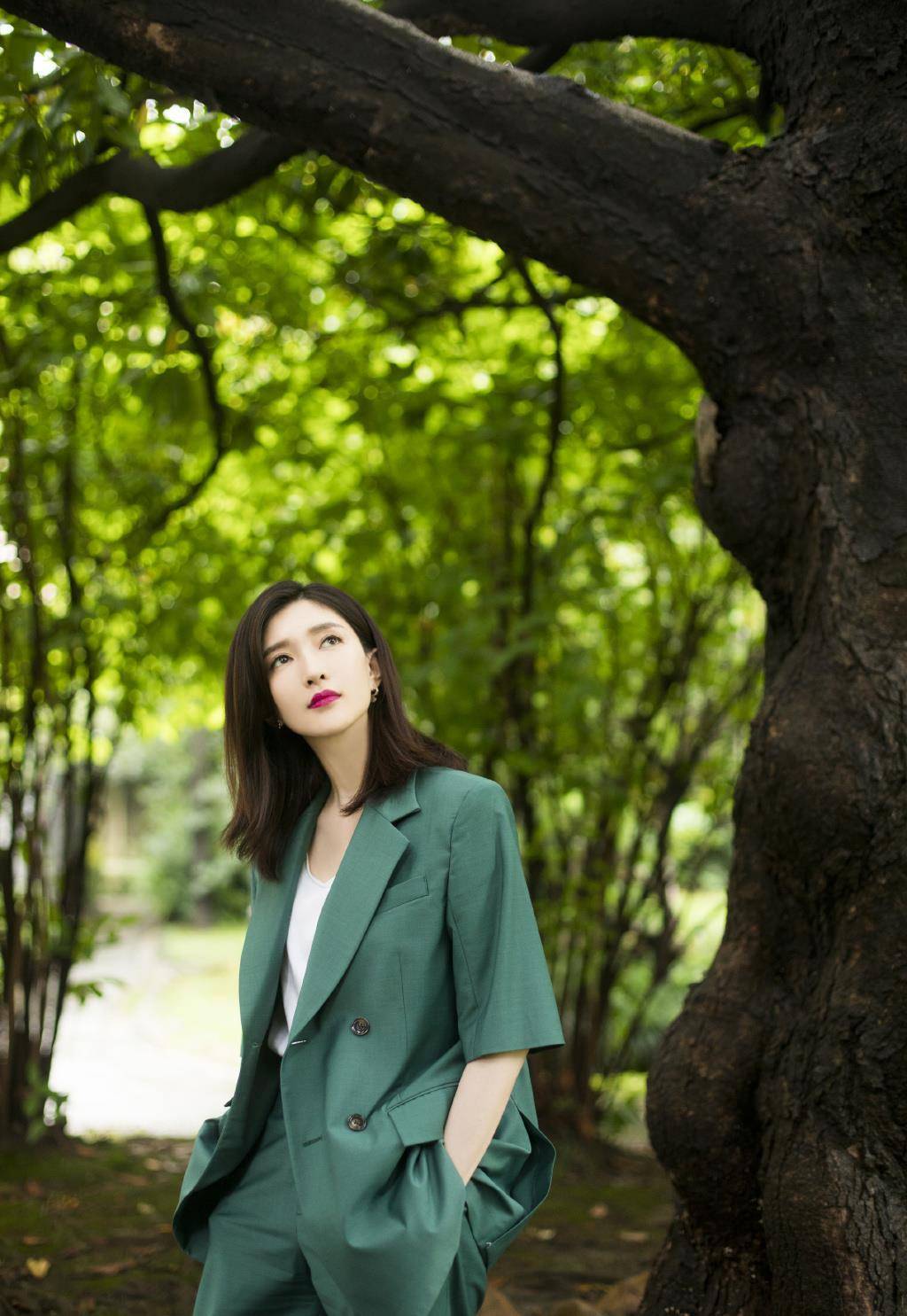 衣服品味一般人比不过,基础款分分钟穿出高级感_颜色_发型_显得